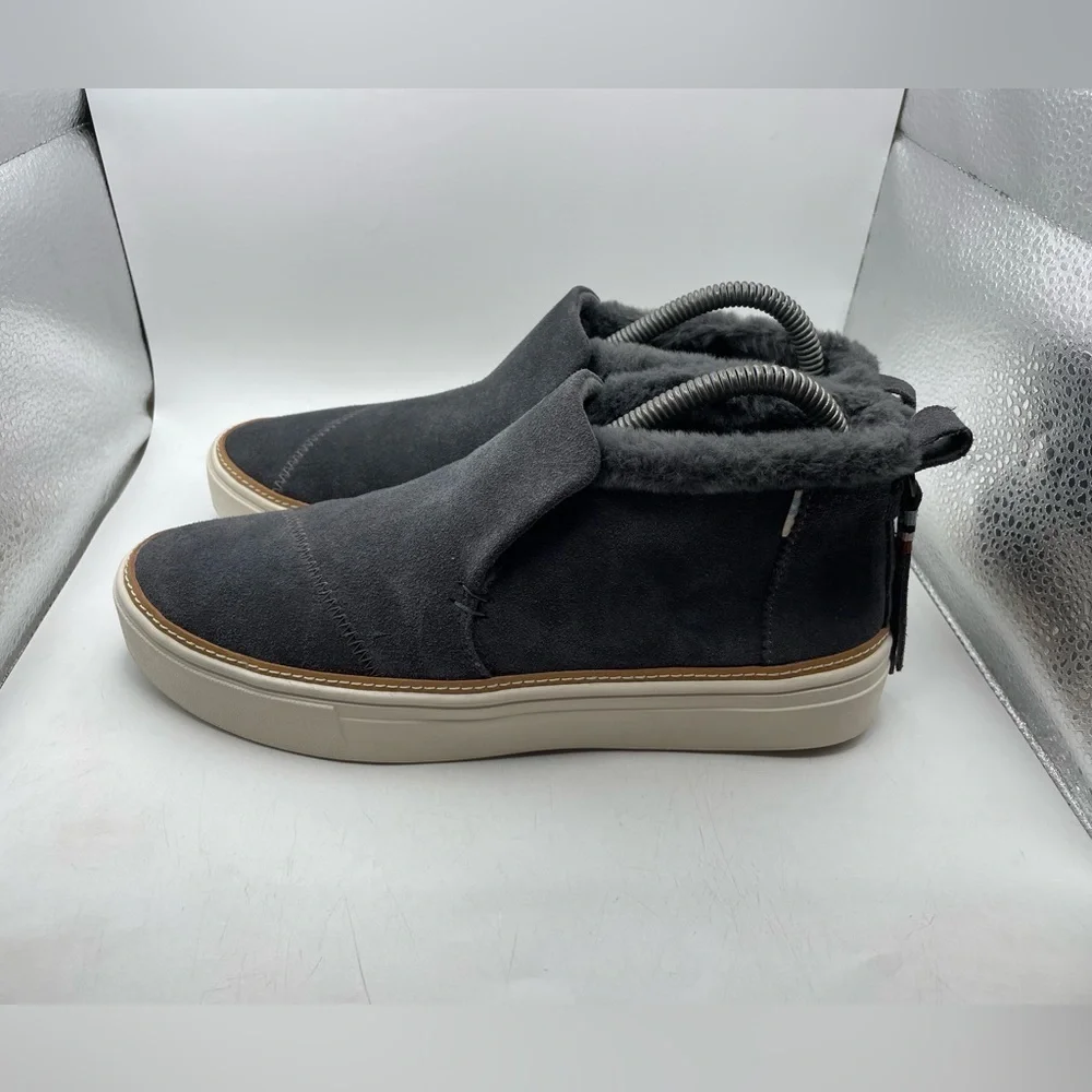 Toms Paxton women’s Gray Suede faux fur lined Slip-On Shoes size 7.5